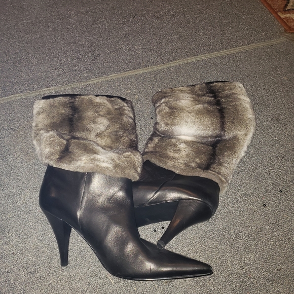 Boots - Picture 4 of 6